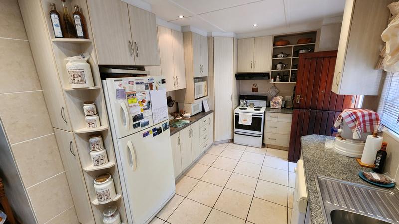 4 Bedroom Property for Sale in Noorsekloof Eastern Cape